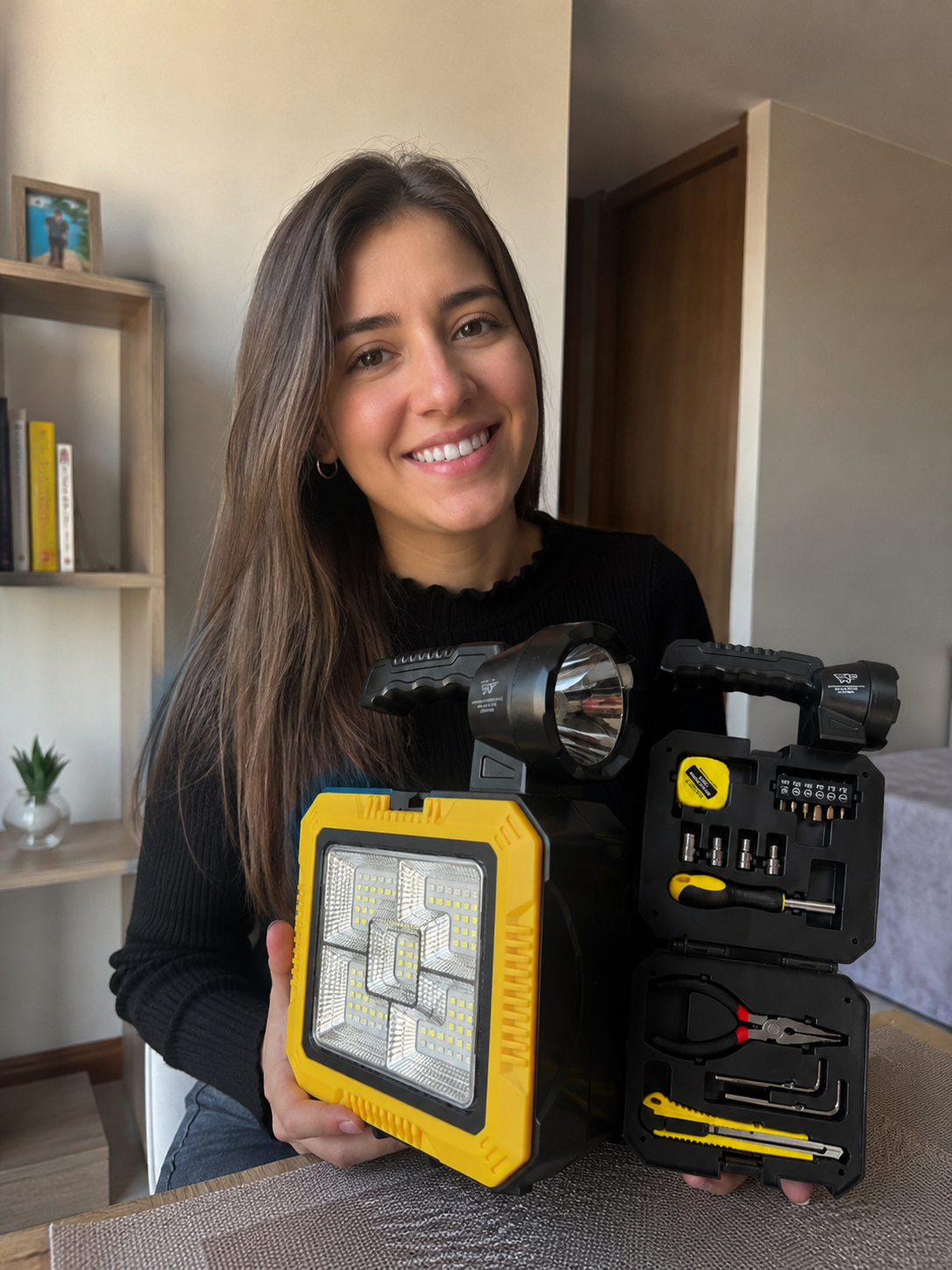 Linterna Solar con Kit de Herramientas